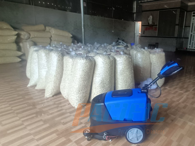 Máy lau sàn công nghiệp Pacific dùng cho xưởng hạt điều