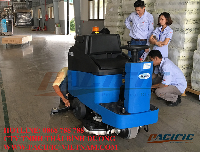 MÁY LAU SÀN CÔNG NGHIỆP NGỒI LÁI 