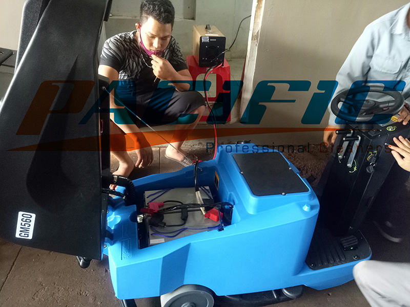 SẠC ẮC QUY CẤP ĐIỆN MÁY LAU SÀN CÔNG NGHIỆP